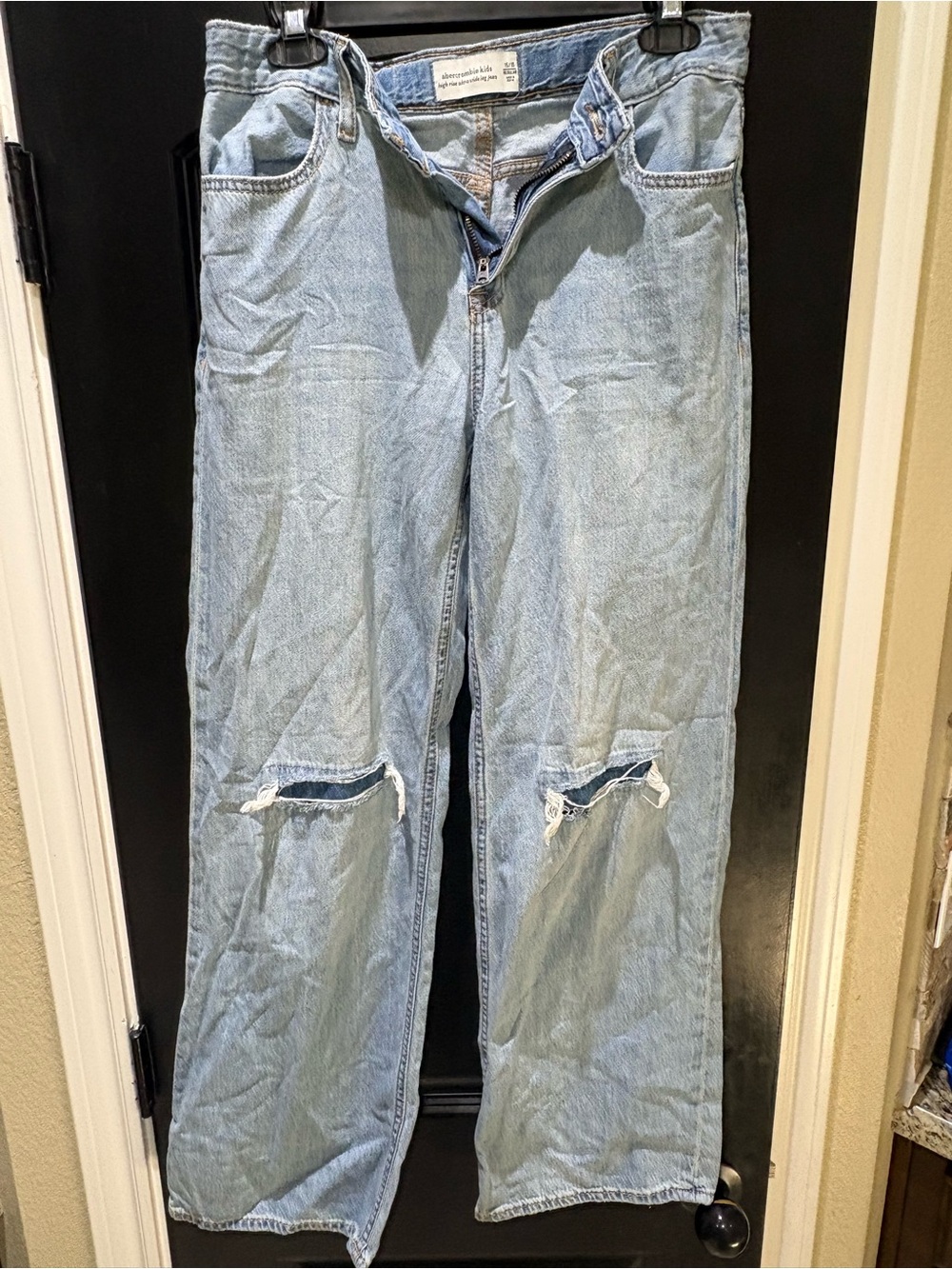 Light Blue Girls Relaxed Fit Distressed Jeans